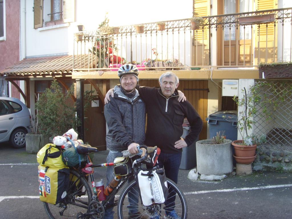 Le Bravard Jumeaux ภายนอก รูปภาพ